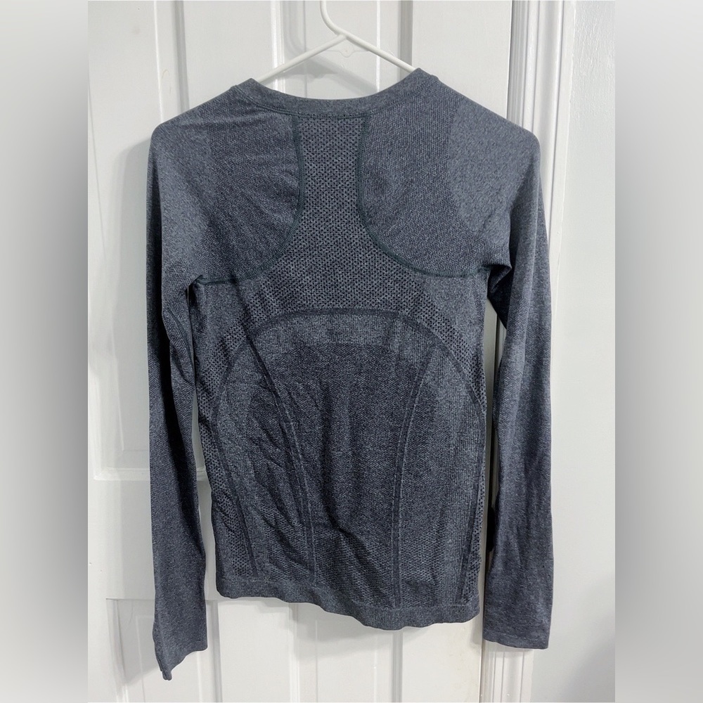 Long sleeve athletic top
